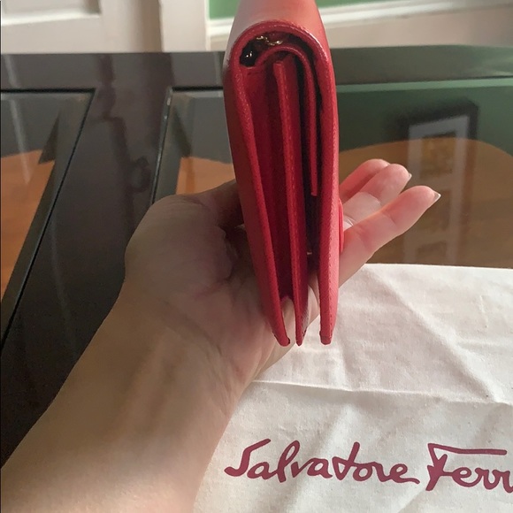 Salvatore Ferragamo wallet on chain - Picture 4 of 8